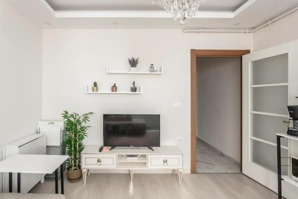 Istanbul'Un Merkezinde Cevahir Avm Karsisi 1+1 Yeni Ev Exterior photo